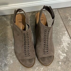 Gap platform sandals size 9